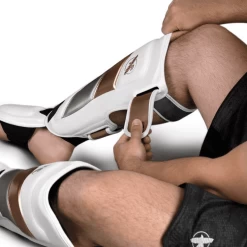 Hayabusa T3 Striking Scheenbeschermers Wit/Goud -Fightstyle Hayabusa T3 Striking Scheenbeschermers Wit Goud 2